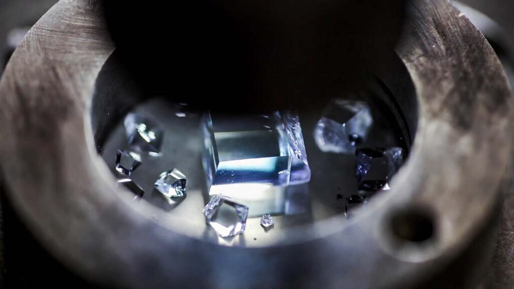 Rubidium Nitrate in UV Nonlinear Optics Step-by-Step Growth of Rb3B6O10NO3 Crystals for Solid-State Laser Harmonic Generation