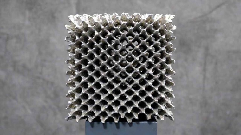 Rubidium Nitrate in Ultra-Low-Temperature SCR DeNOx Catalysts for Sulfur- and Water-Containing Flue Gas